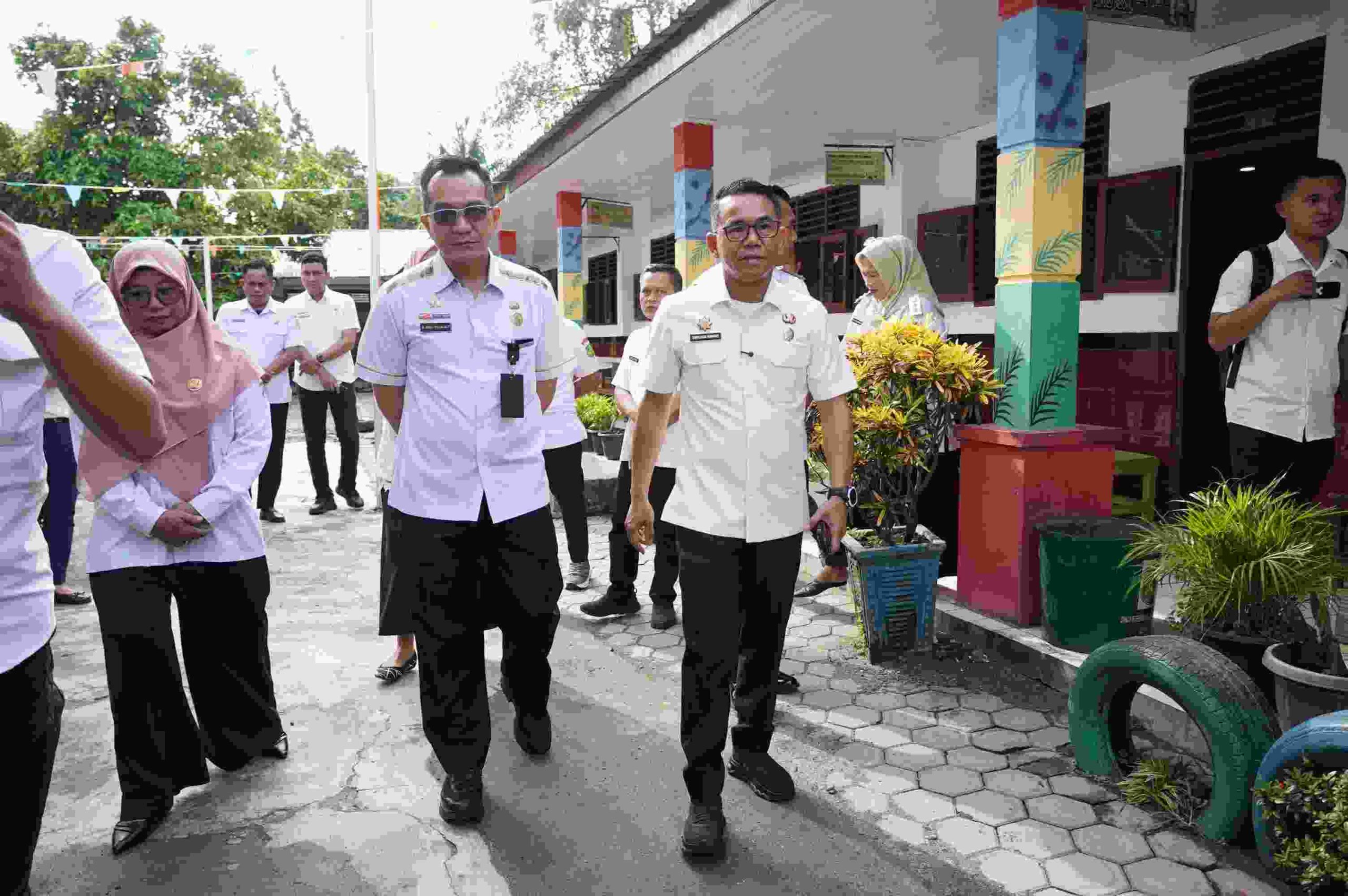 Peduli Masa Depan Pendidikan, Wakil Wali Kota Medan Minta Fasilitas SDN 066667 Denai Segera Diperbaiki