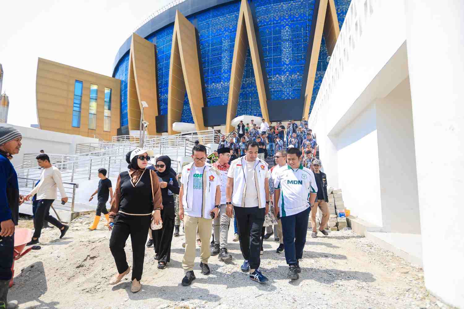 Wakil Wali Kota Medan H. Zakiyuddin Harahap saat memimpin kegiatan gotong royong dan pembersihan kawasan Islamic Center, Sabtu (26/9/2026).