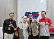 DARI MASJID AL-ISRA’ H. SOEPRAPTO SOEPARNO, JNE MEDAN SAMBUT SHARING TIME BERSAMA RICKY HARUN