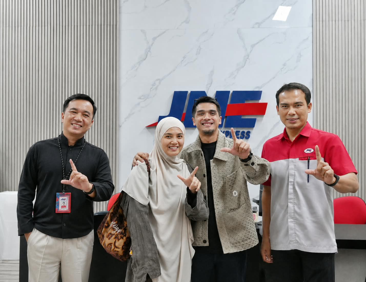 DARI MASJID AL-ISRA’ H. SOEPRAPTO SOEPARNO, JNE MEDAN SAMBUT SHARING TIME BERSAMA RICKY HARUN
