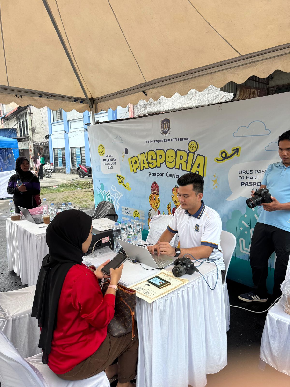 Ratusan Warga Antusias, Pasporia Imigrasi Belawan Diserbu di CFD