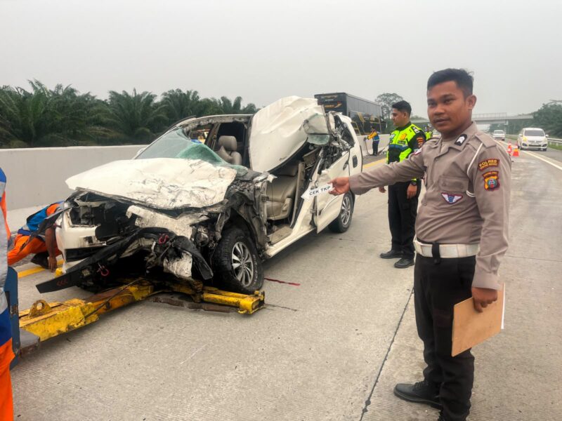 Satu Penumpang Tewas, Innova Hantam Truk Tangki di Tol Medan-Tebing Tinggi