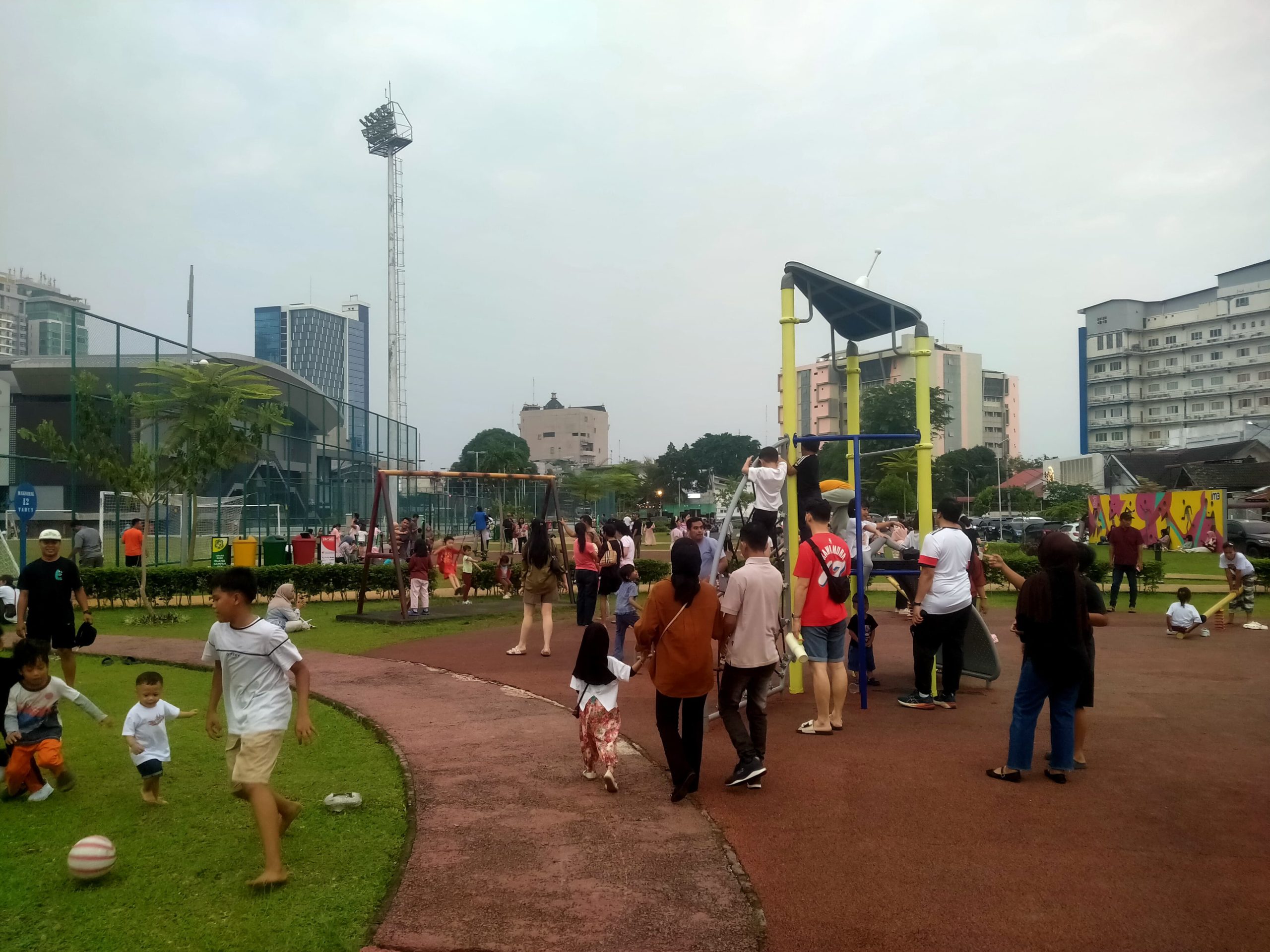 Destinasi Murah Meriah, Taman Kebun Bunga Jadi Incaran Keluarga di Akhir Pekan