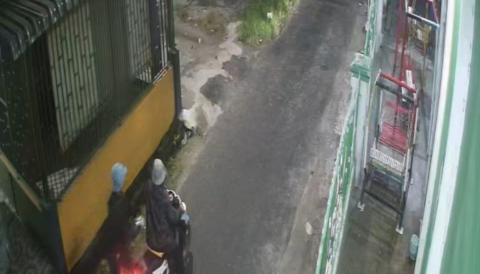 Maling Spion Mobil Berkeliaran di Percut Sei Tuan, Aksi Terekam CCTV