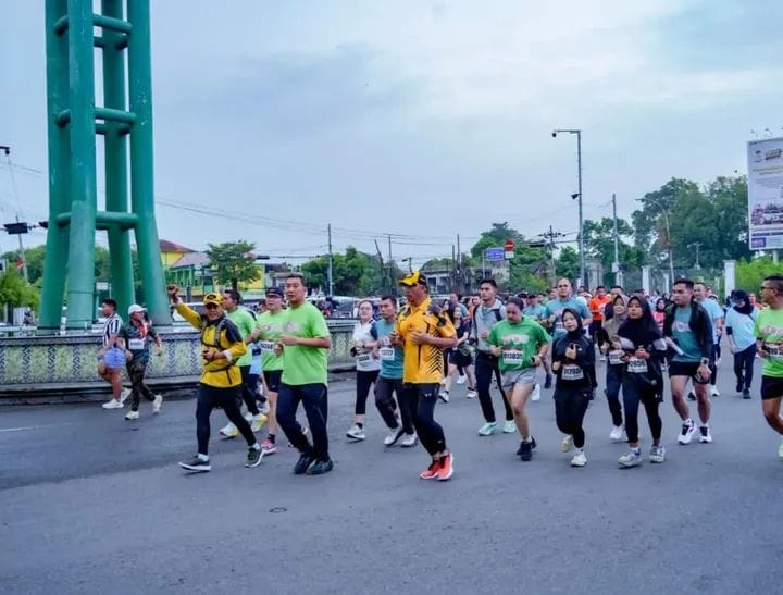 Fun Run 5K HUT ke-81 TNI : Saat Pangdam Lepas 20 Ribu Orang Berlari Bersama di Lapangan Merdeka 2 Fun Run 5K HUT ke-81 TNI : Saat Pangdam Lepas 20 Ribu Orang Berlari Bersama di Lapangan Merdeka