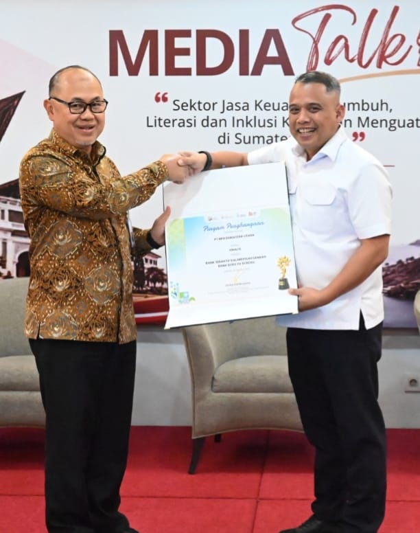 Bank Sumut Raih Penghargaan OJK sebagai Bank Teraktif Literasi Keuangan ke Sekolah
