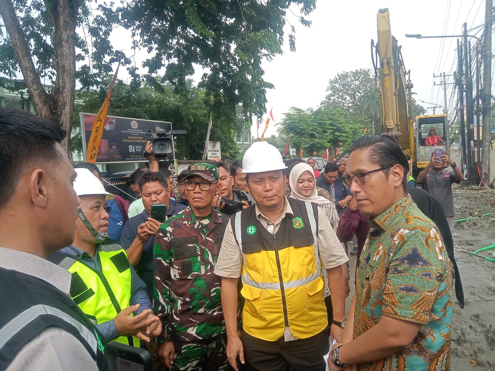 Tinjau Drainase Gaperta, Rico Waas Soroti Tiang PLN di Tengah Jalur: Harus Digesaer!