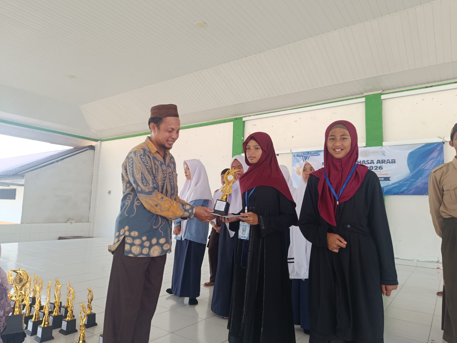 Harumkan Bangka Belitung, Dua Siswi SDIT Al-Mansyur Juara OBA Provinsi