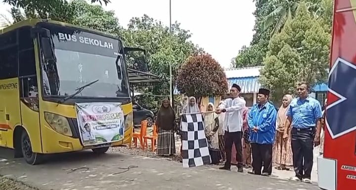 Camat Siabu Lepas Kontingen PORSADIN, Tekankan Sportivitas dan Akhlak Santri
