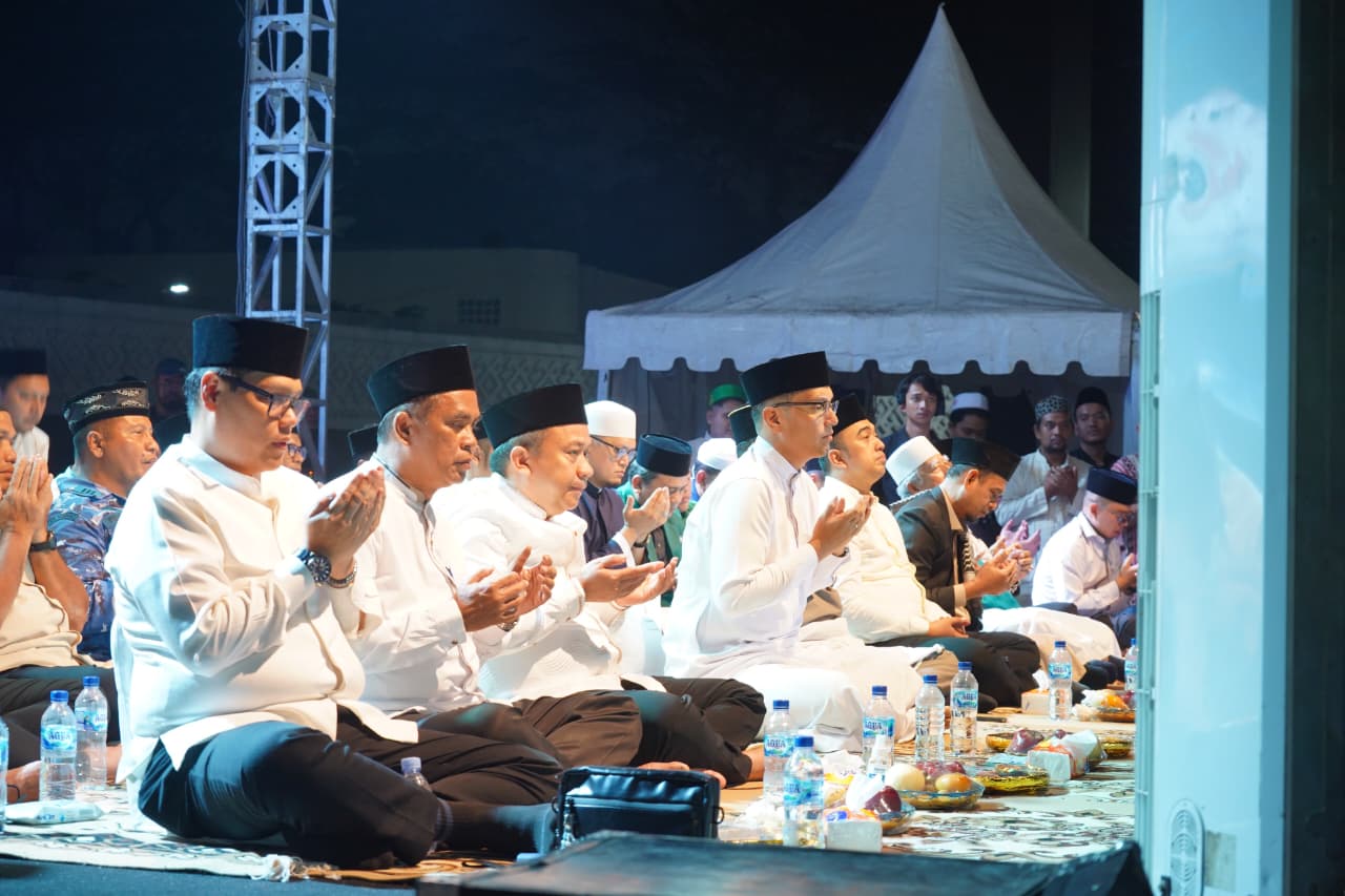 Ribuan Warga Tumpah Ruah di Taman Stadion Teladan Hadiri Peringatan Maulid Nabi, Rico Waas Ajak Bersatu Bangun Kota Medan