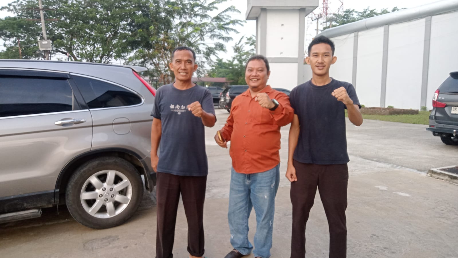 Penangguhan Penahanan Dikabulkan, Sumantri dan Fajar Terdakwa Dugaan Pengrusakan Alat Berat PT Universal Gloves Akhirnya Pulang
