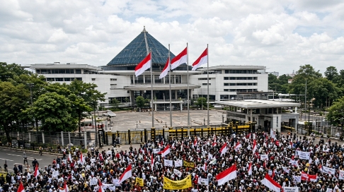Ribuan Buruh Demo di DPR Jakarta Hari Ini, Bawa 11 Tuntutan soal RUU Perlindungan Ketenagakerjaan