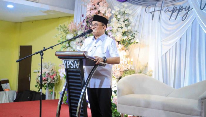 Nikah Massal 23 Pasangan di Medan, Zakiyuddin Harahap Serahkan Buku Nikah dan Tambahan Uang Saku