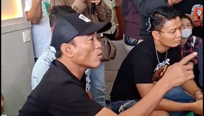 Geger di PN Pati, Botok Siram Air ke Jubir Pengadilan saat Kawal Sidang