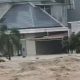 Banjir Bandang Terjang Padang, Warga Lumin Park Buka Rumah untuk Pengungsian di Lantai Dua