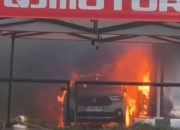 Api Lahap Mobil di Parkiran TIS Square Tebet, Kendaraan Lain Ikut Terdampak