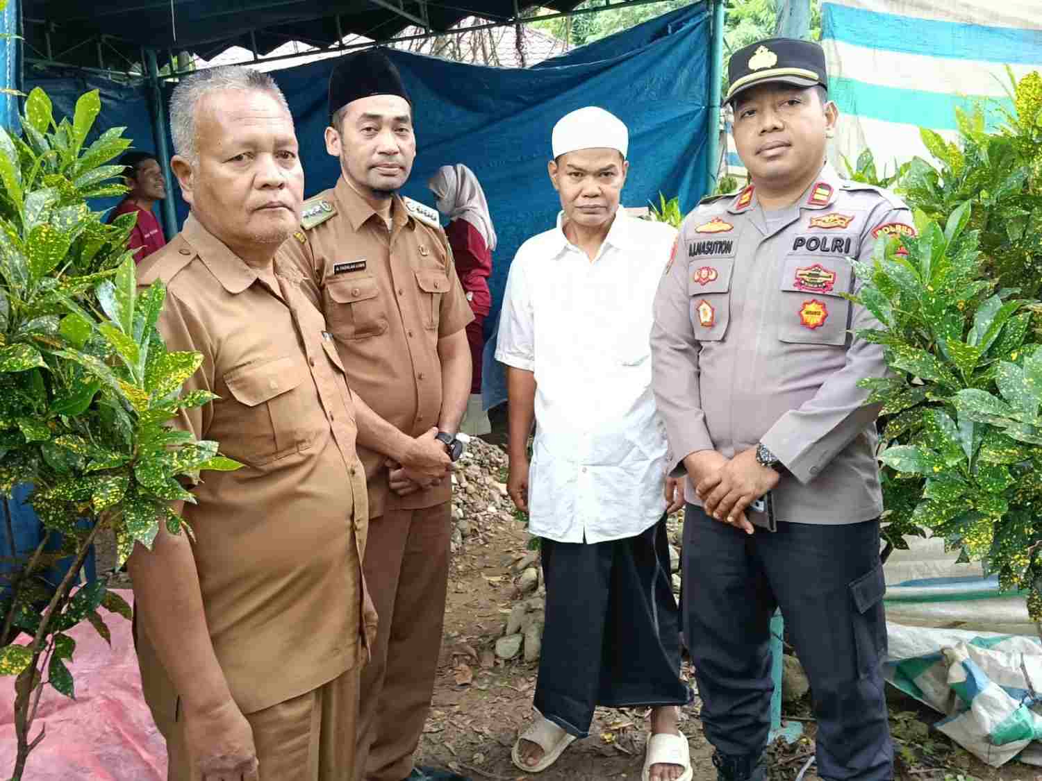 Polisi Ekshumasi Makam NH, Korban Dugaan Pembunuhan di Siabu 2 Polisi Ekshumasi Makam NH, Korban Dugaan Pembunuhan di Siabu