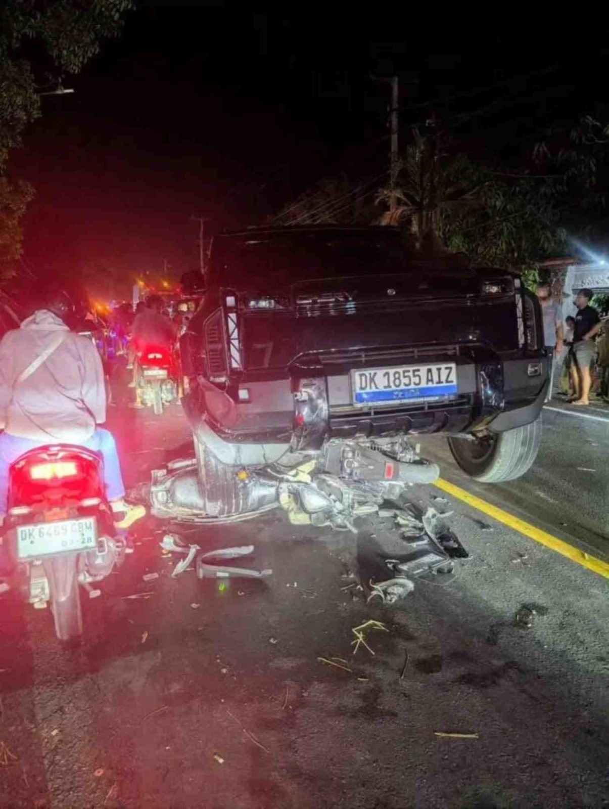 Antrean BBM Berujung Kecelakaan di Jembrana, 8 Motor Ringsek Dihantam Mobil Listrik