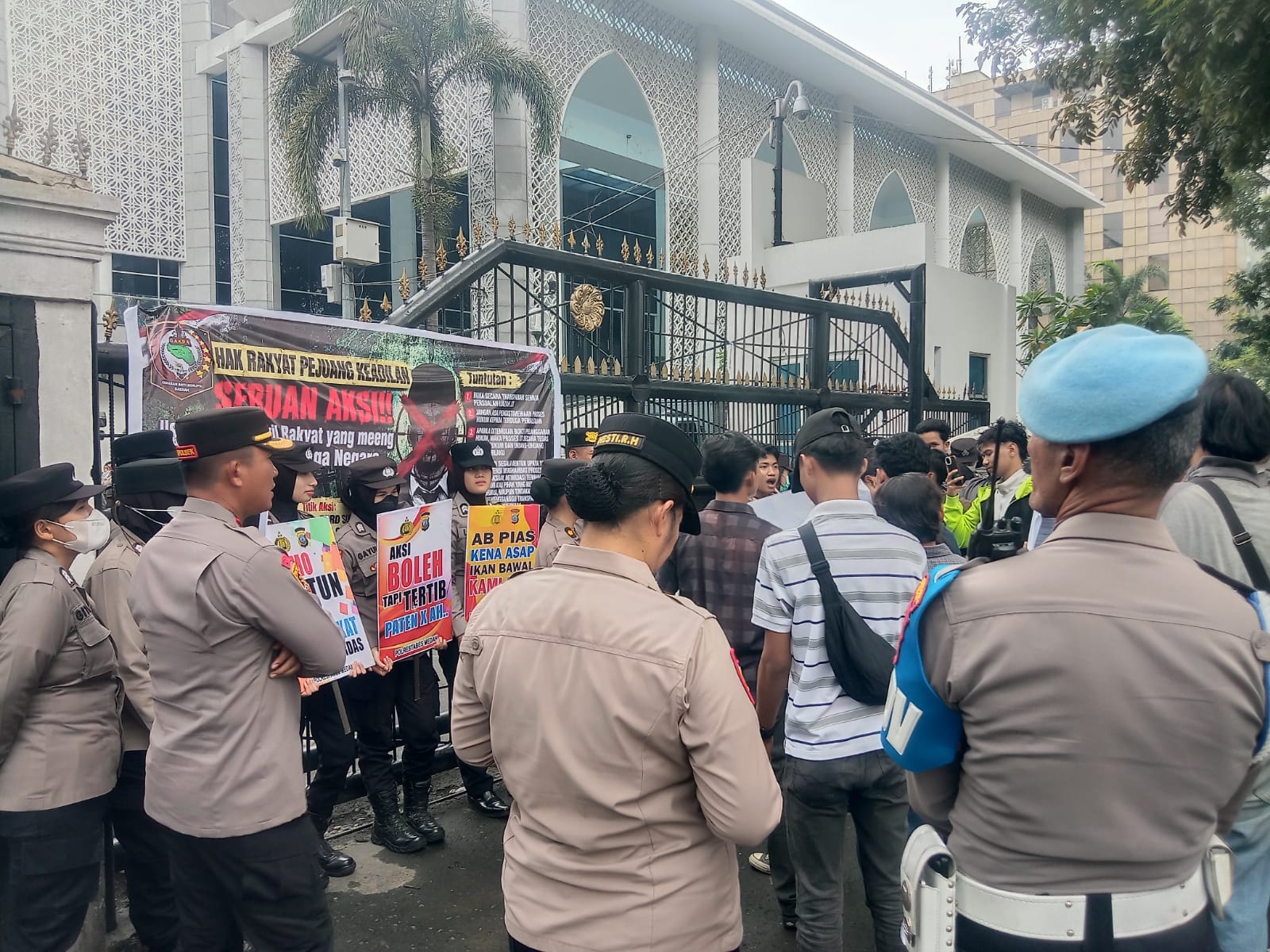 Geruduk DPRD Sumut, Garda Harapan Sumut Desak Klarifikasi Ijazah Jonatan Tarigan