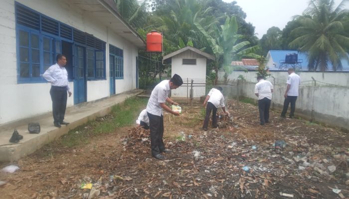 Dukung Ketahanan Pangan Presiden Prabowo, Camat Siabu Sulap Lahan Tidur Jadi Kebun Jagung Manis