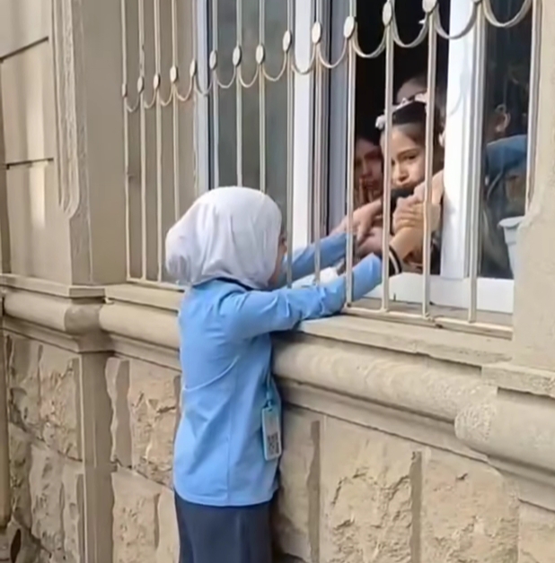 Pembatasan Hijab di Sekolah Azerbaijan Picu Protes, 37 Orang Ditahan