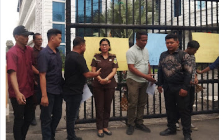 APMI Geruduk Kejatisu, Bongkar Dugaan Kecurangan Pengadaan Bibit Rp2,94 M di KPH VIII Kotanopan