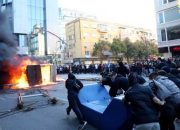 Bentrokan Mahasiswa Guncang Albania, Gedung Pemerintah dan Bank Terbakar, Tuntutan Mundur PM Menguat 3 Bentrokan Mahasiswa Guncang Albania, Gedung Pemerintah dan Bank Terbakar, Tuntutan Mundur PM Menguat